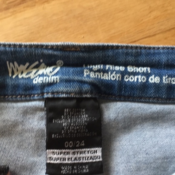 đť…şMOSSIMO High Rise Denim Embroidered Pockets Festival Raw Hem Jean Shorts 00/24 - Picture 5 of 7